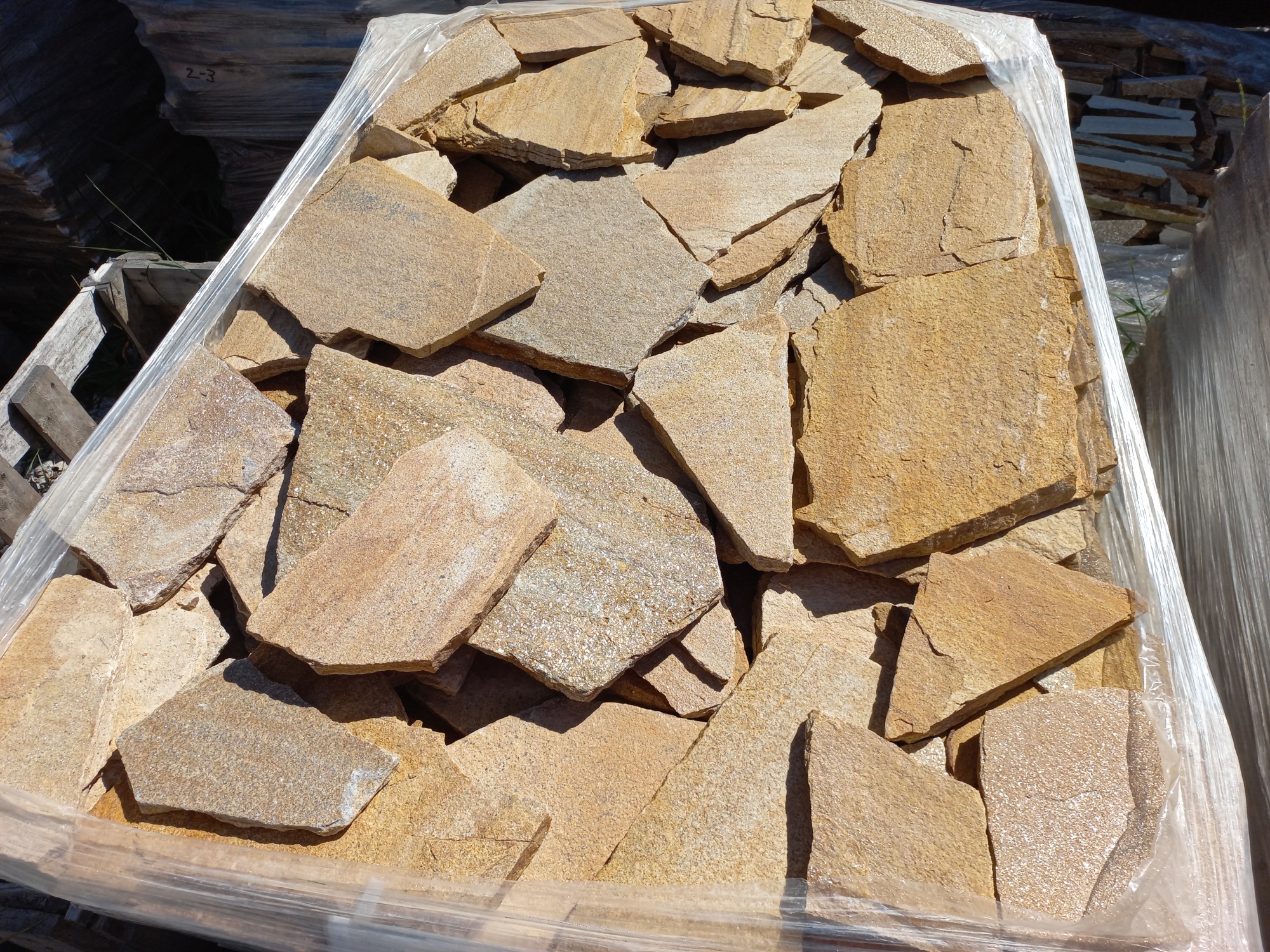 Плитняк златолит жёлтый золотистый для фасада 1,5-3см купить в Кыштыме