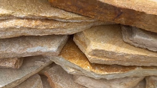 Плитняк златолит жёлтый золотистый для отмостки купить в Кыштыме