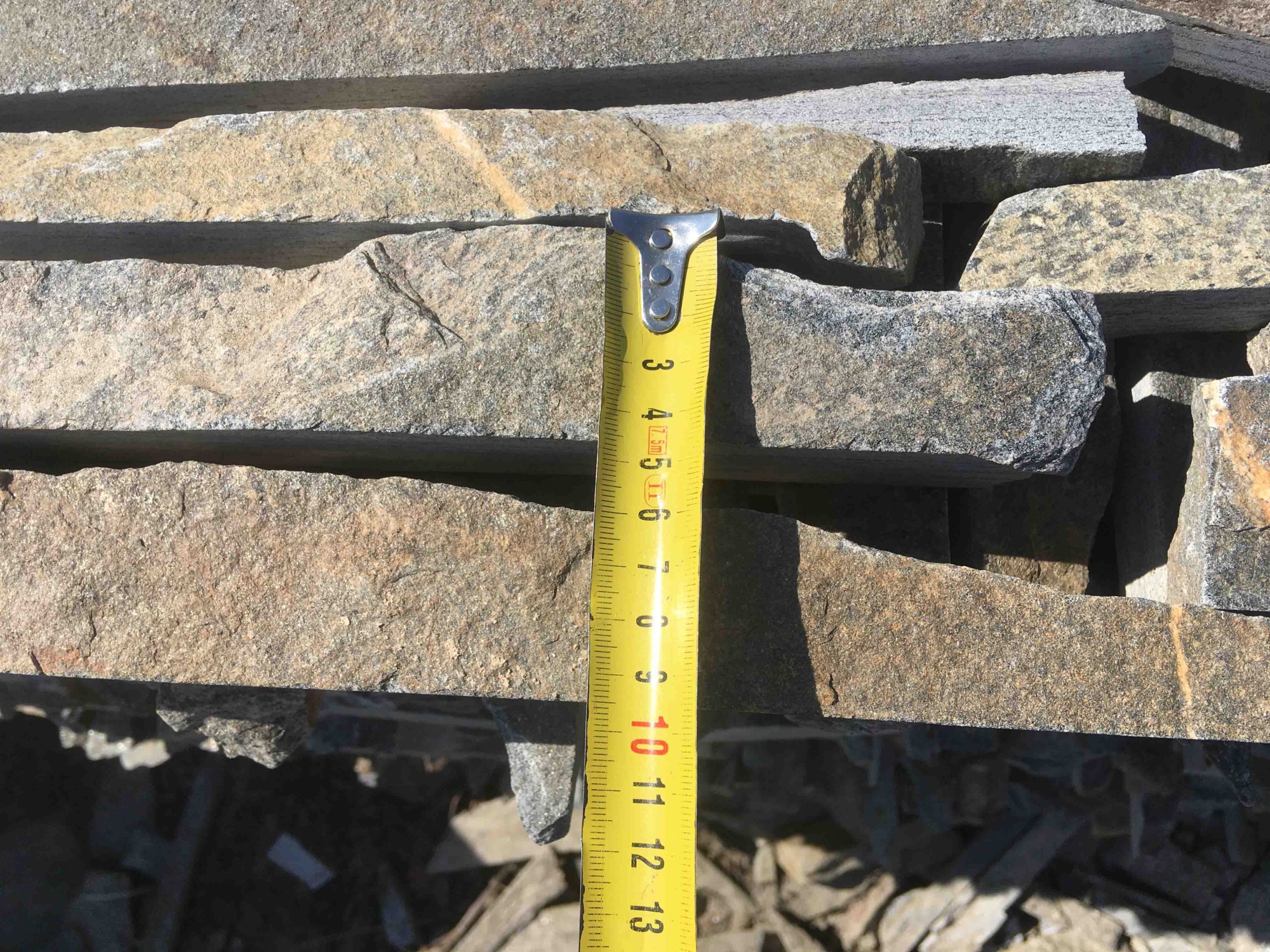 Горбушка златолит мультиколор для облицовки купить в Кыштыме