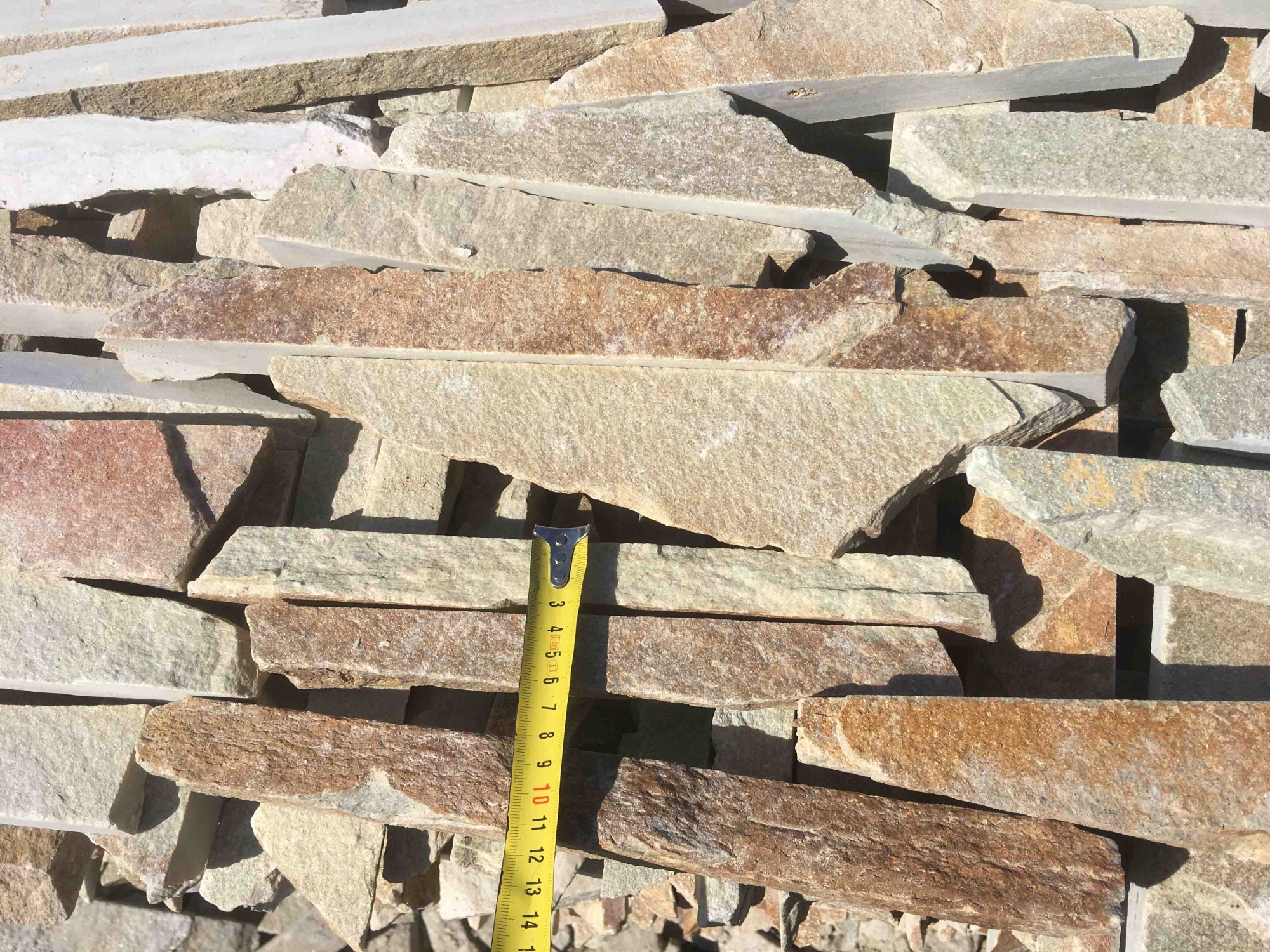 Горбушка златолит золотистый для облицовки купить в Кыштыме