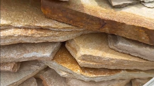 Плитняк златолит жёлтый золотистый для отмостки купить в Кыштыме