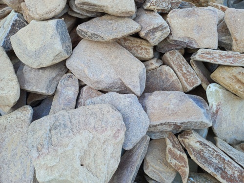 Златолит жёлтый, жёлто-зелёный глыбки и валуны для ланшафтного дизайна купить в Кыштыме