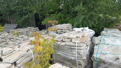 Плитняк галтованный гранитный для ландшафтного дизайна купить в Кыштыме