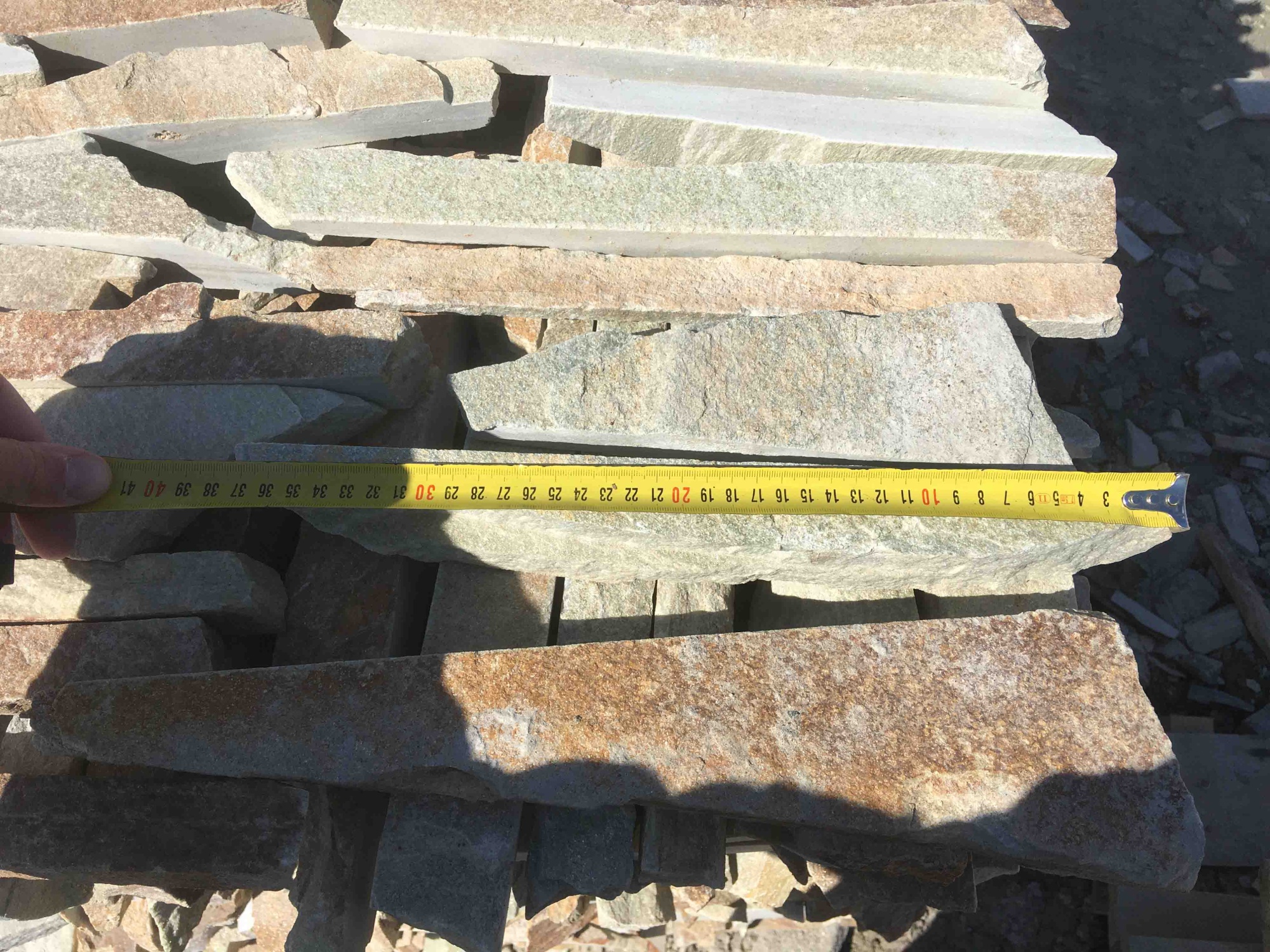 Горбушка златолит золотистый для облицовки купить в Кыштыме