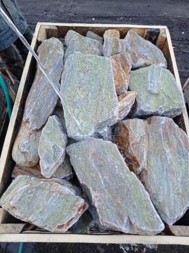 Златолит жёлтый, жёлто-зелёный глыбки и валуны для ланшафтного дизайна купить в Кыштыме