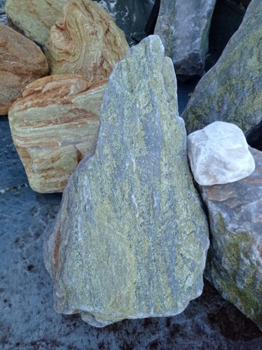 Златолит жёлтый, жёлто-зелёный глыбки и валуны для ланшафтного дизайна купить в Кыштыме