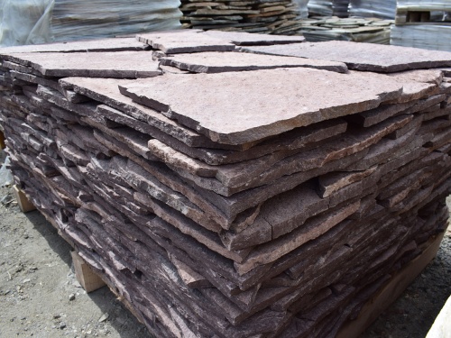 Плитняк лемезит бордовый для облицовки цоколя 20-25 мм  купить в Кыштыме