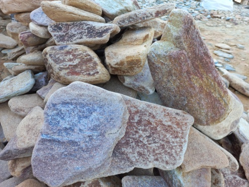 Златолит жёлтый, жёлто-зелёный глыбки и валуны для ланшафтного дизайна купить в Кыштыме