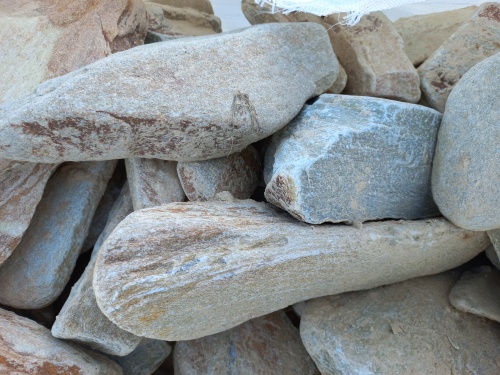 Златолит жёлтый, жёлто-зелёный глыбки и валуны для ланшафтного дизайна купить в Кыштыме