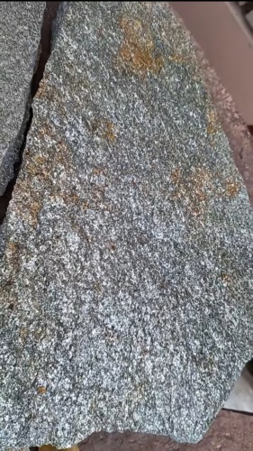 Плитняк златолит серебристый для цоколя, отмостки купить в Кыштыме