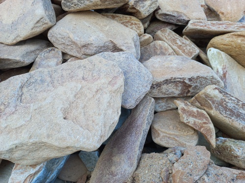 Златолит жёлтый, жёлто-зелёный глыбки и валуны для ланшафтного дизайна купить в Кыштыме