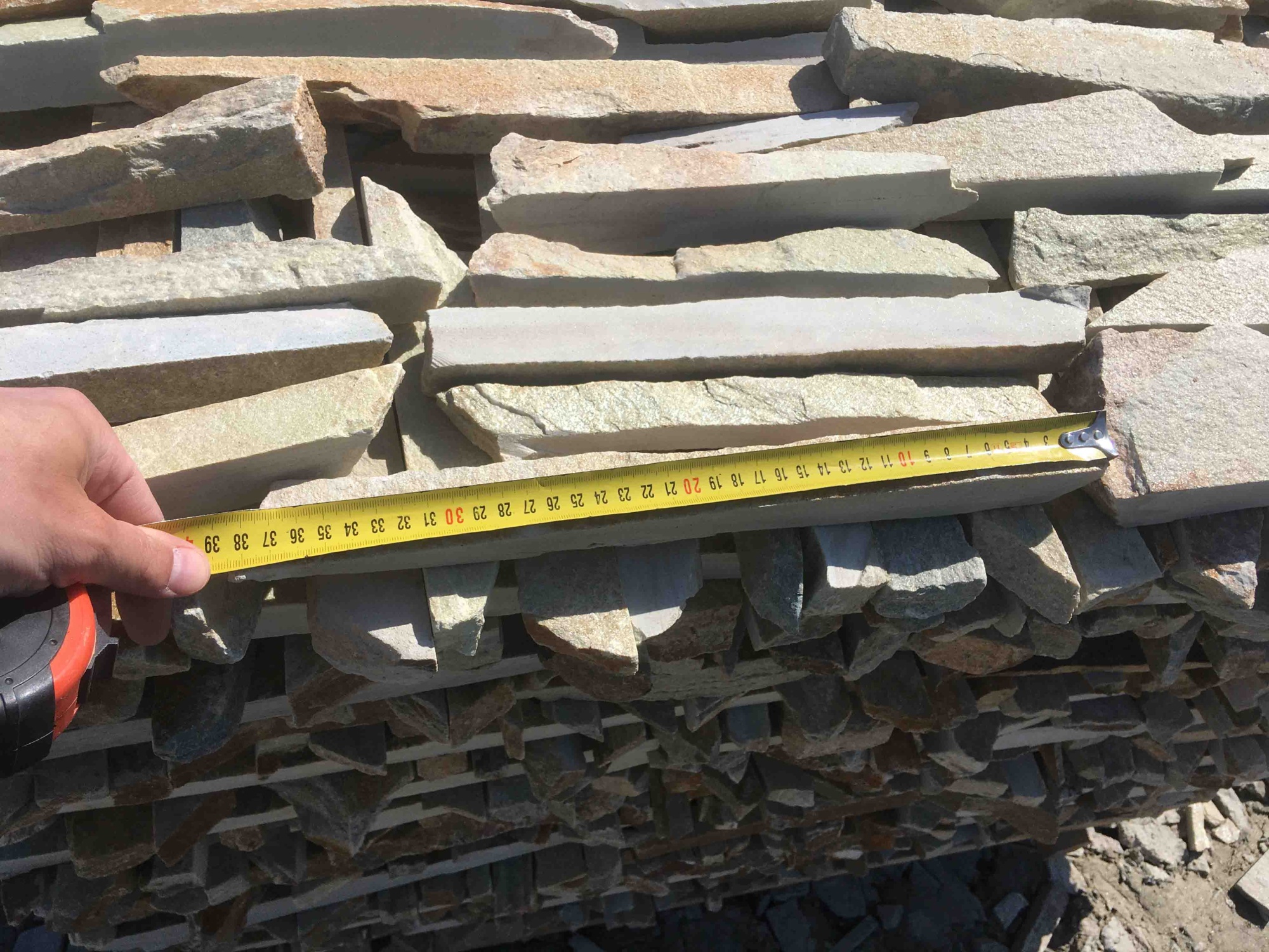 Горбушка златолит золотистый для облицовки купить в Кыштыме