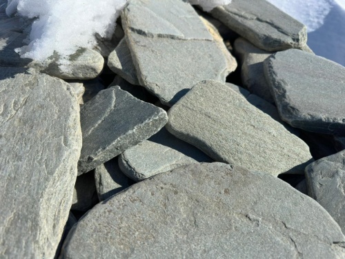 Плитняк златолит зелёный галтованный для фасада купить в Кыштыме