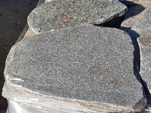 Златолит серебристый галтованный для лестниц купить в Кыштыме