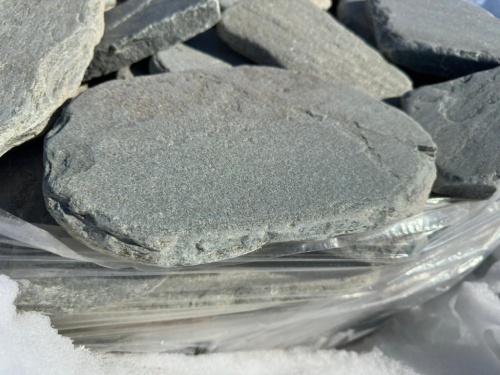 Плитняк златолит зелёный галтованный для мощения на бетон купить в Кыштыме